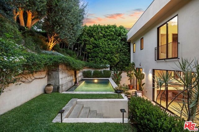 8241 Lincoln Terrace, Los Angeles, CA 90069