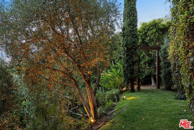 8241 Lincoln Terrace, Los Angeles, CA 90069