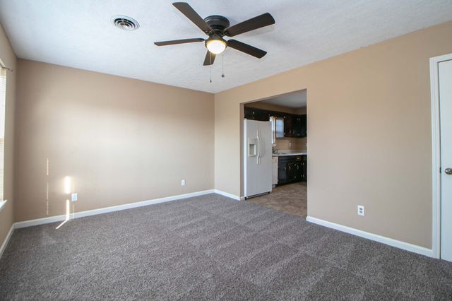 411 Eddy St, Oak Grove, KY 42262