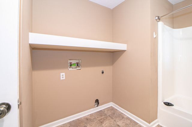 411 Eddy St, Oak Grove, KY 42262