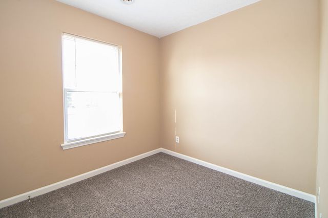 411 Eddy St, Oak Grove, KY 42262