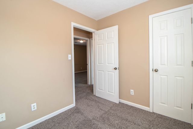 411 Eddy St, Oak Grove, KY 42262