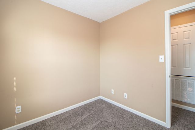 411 Eddy St, Oak Grove, KY 42262