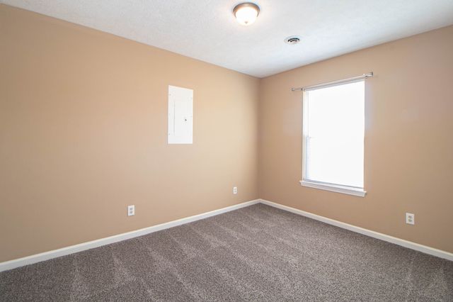 411 Eddy St, Oak Grove, KY 42262