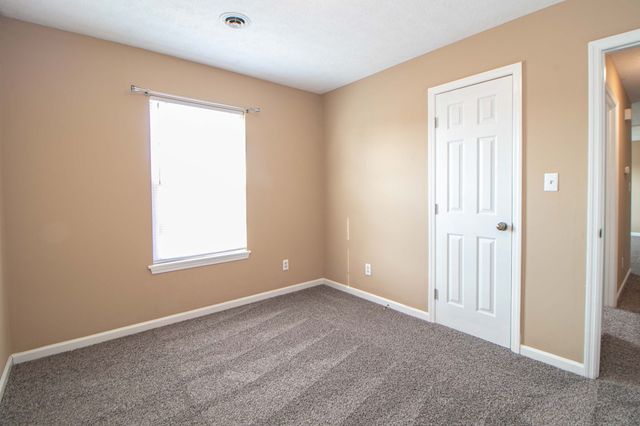 411 Eddy St, Oak Grove, KY 42262