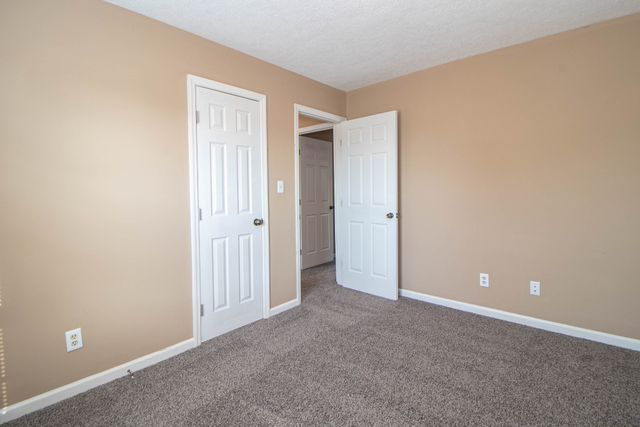 411 Eddy St, Oak Grove, KY 42262