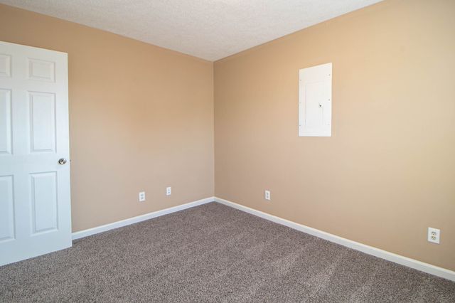 411 Eddy St, Oak Grove, KY 42262