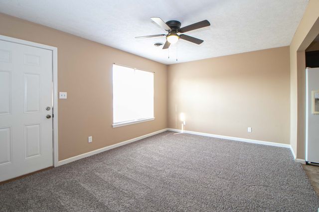 411 Eddy St, Oak Grove, KY 42262