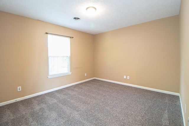 411 Eddy St, Oak Grove, KY 42262