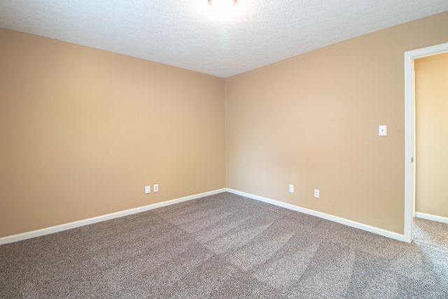 411 Eddy St, Oak Grove, KY 42262