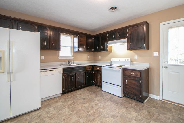411 Eddy St, Oak Grove, KY 42262