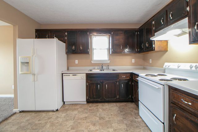 411 Eddy St, Oak Grove, KY 42262