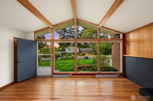 827 Marine View Circle SW, Normandy Park, WA 98166
