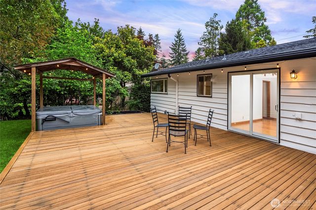 827 Marine View Circle SW, Normandy Park, WA 98166