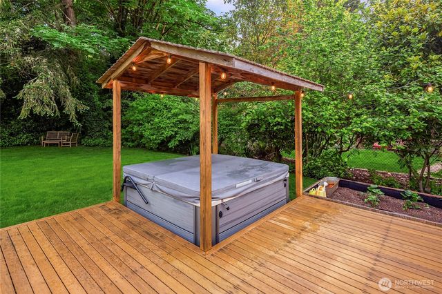 827 Marine View Circle SW, Normandy Park, WA 98166