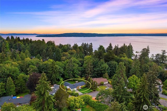 827 Marine View Circle SW, Normandy Park, WA 98166