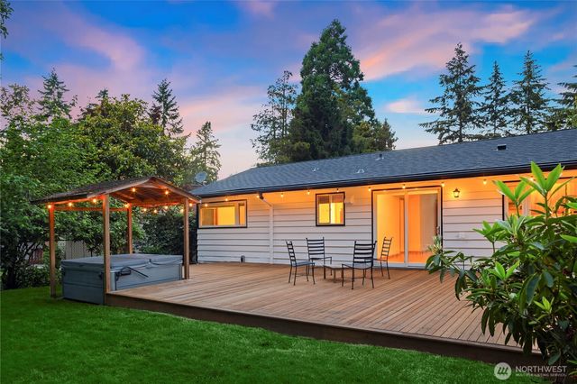 827 Marine View Circle SW, Normandy Park, WA 98166