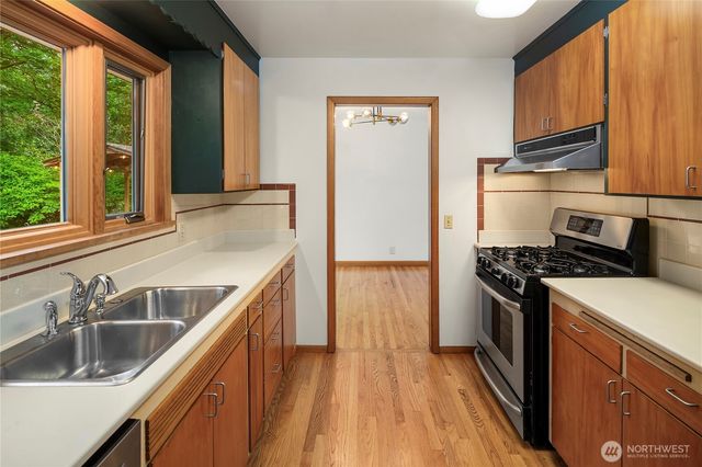 827 Marine View Circle SW, Normandy Park, WA 98166