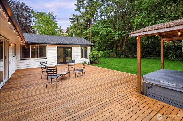 827 Marine View Circle SW, Normandy Park, WA 98166