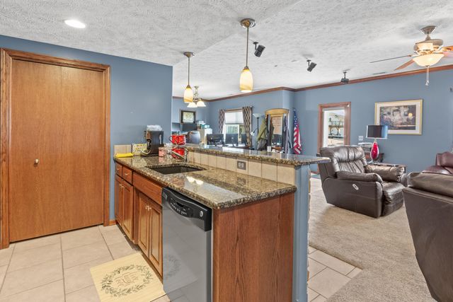 1004 SHOAL POINTE Drive, Carter Lake, IA 51510