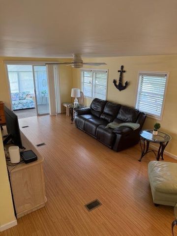 8217 SE Swan Avenue, Hobe Sound, FL 33455