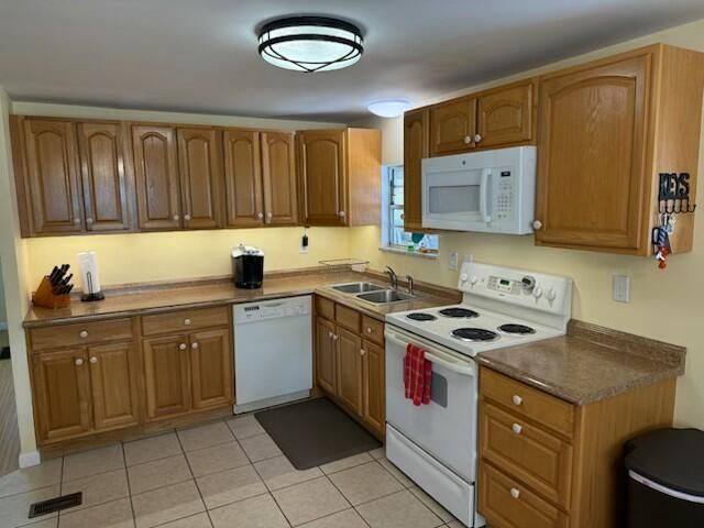 8217 SE Swan Avenue, Hobe Sound, FL 33455