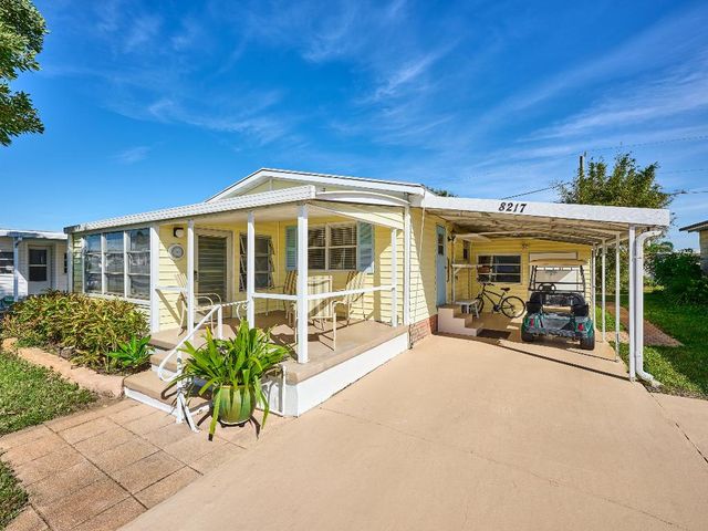 8217 SE Swan Avenue, Hobe Sound, FL 33455