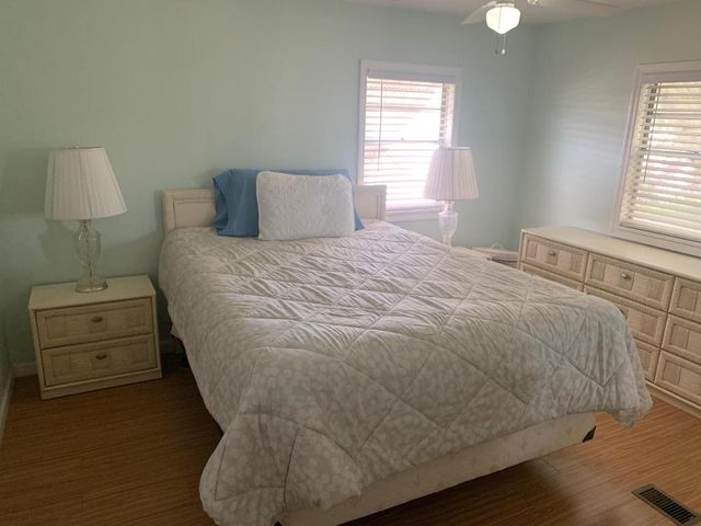 8217 SE Swan Avenue, Hobe Sound, FL 33455