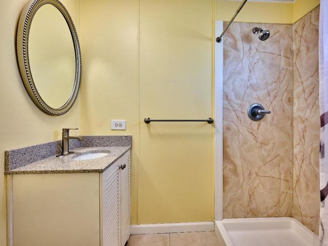 8217 SE Swan Avenue, Hobe Sound, FL 33455