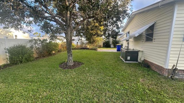 8217 SE Swan Avenue, Hobe Sound, FL 33455