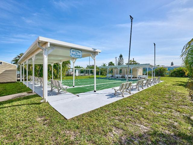 8217 SE Swan Avenue, Hobe Sound, FL 33455