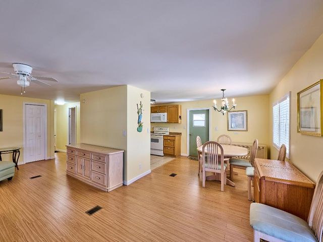 8217 SE Swan Avenue, Hobe Sound, FL 33455