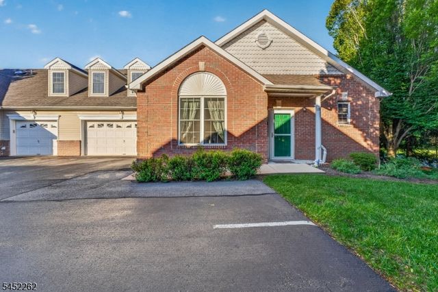 5 Indian Plantation St, Raritan Twp., NJ 08822