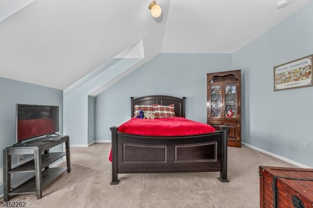 5 Indian Plantation St, Raritan Twp., NJ 08822