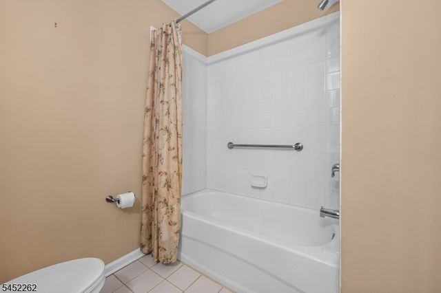 5 Indian Plantation St, Raritan Twp., NJ 08822
