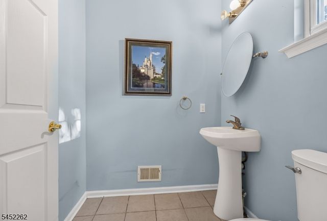 5 Indian Plantation St, Raritan Twp., NJ 08822