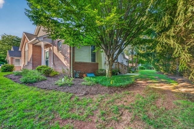 5 Indian Plantation St, Raritan Twp., NJ 08822