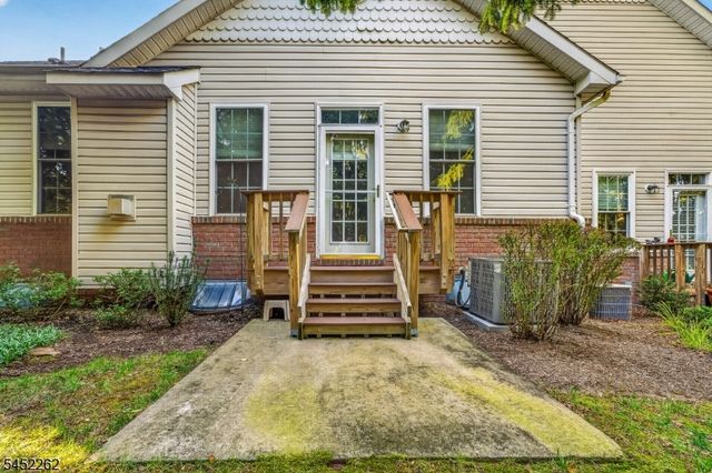 5 Indian Plantation St, Raritan Twp., NJ 08822