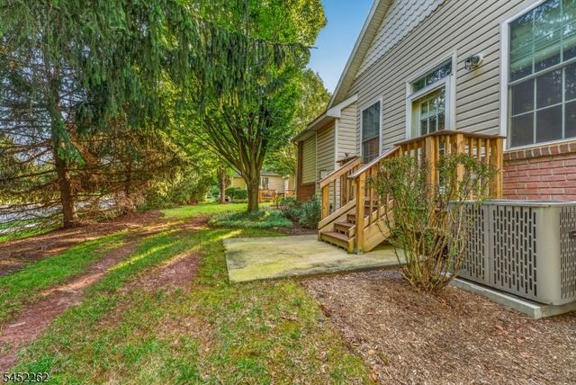 5 Indian Plantation St, Raritan Twp., NJ 08822