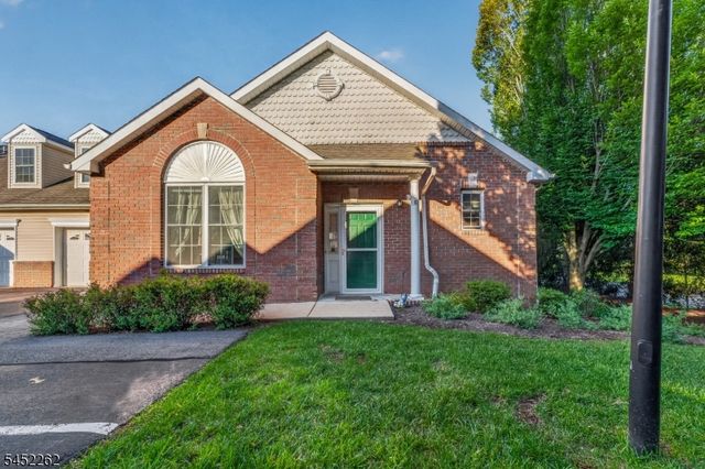 5 Indian Plantation St, Raritan Twp., NJ 08822