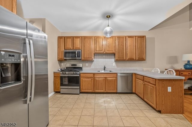 5 Indian Plantation St, Raritan Twp., NJ 08822