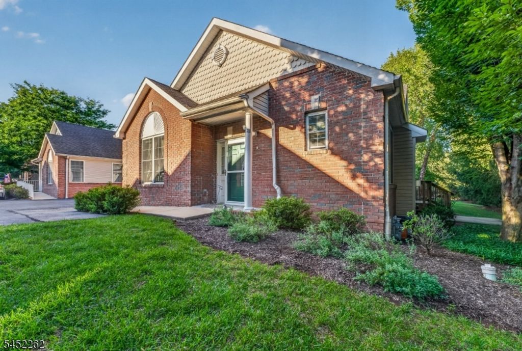 5 Indian Plantation St, Raritan Twp., NJ 08822