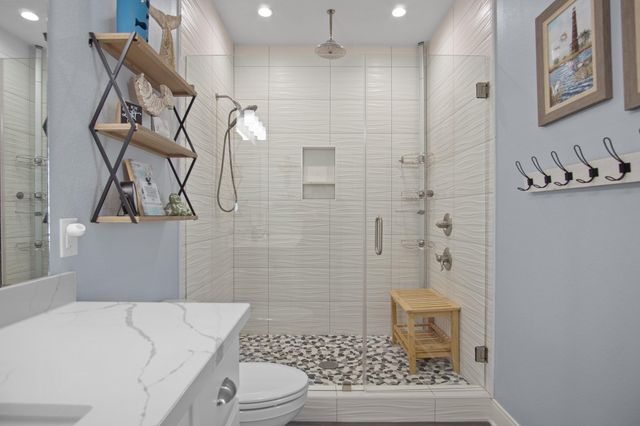 882 Townsend Drive, Crystal Beach, TX 77650