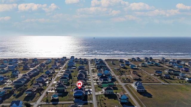 882 Townsend Drive, Crystal Beach, TX 77650
