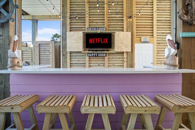 882 Townsend Drive, Crystal Beach, TX 77650