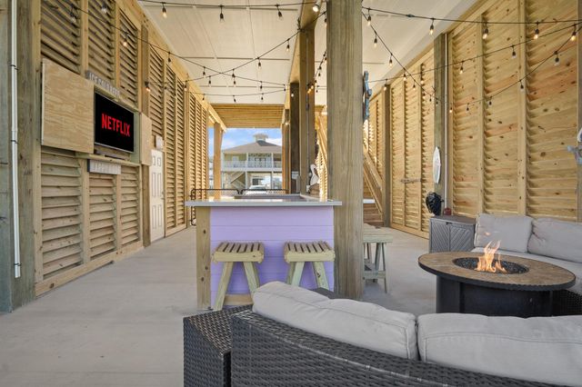 882 Townsend Drive, Crystal Beach, TX 77650