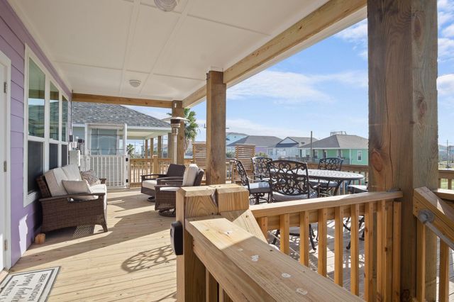 882 Townsend Drive, Crystal Beach, TX 77650