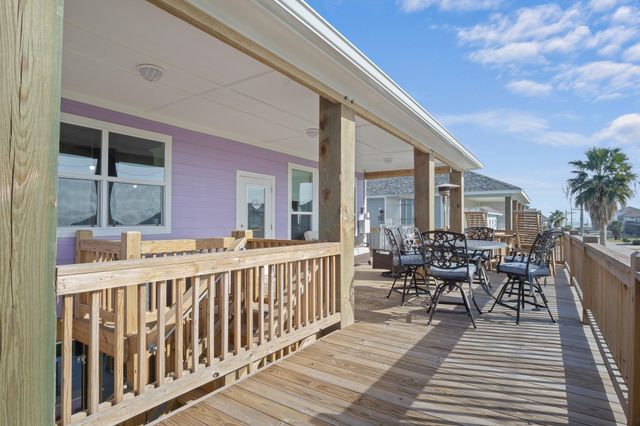 882 Townsend Drive, Crystal Beach, TX 77650