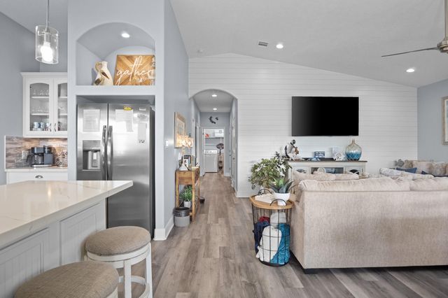 882 Townsend Drive, Crystal Beach, TX 77650