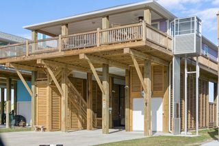 882 Townsend Drive, Crystal Beach, TX 77650